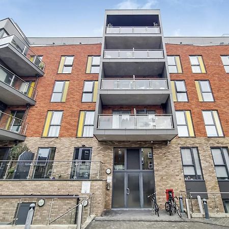 Luxury 2 Bed 2 Bath With Balcony New Build Apartment *South Central London* Bagian luar foto