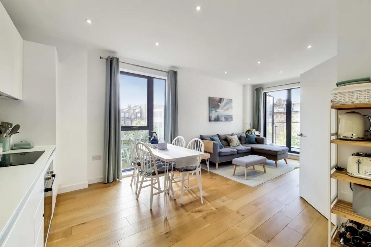 Luxury 2 Bed 2 Bath With Balcony New Build Apartment *South Central London* Bagian luar foto