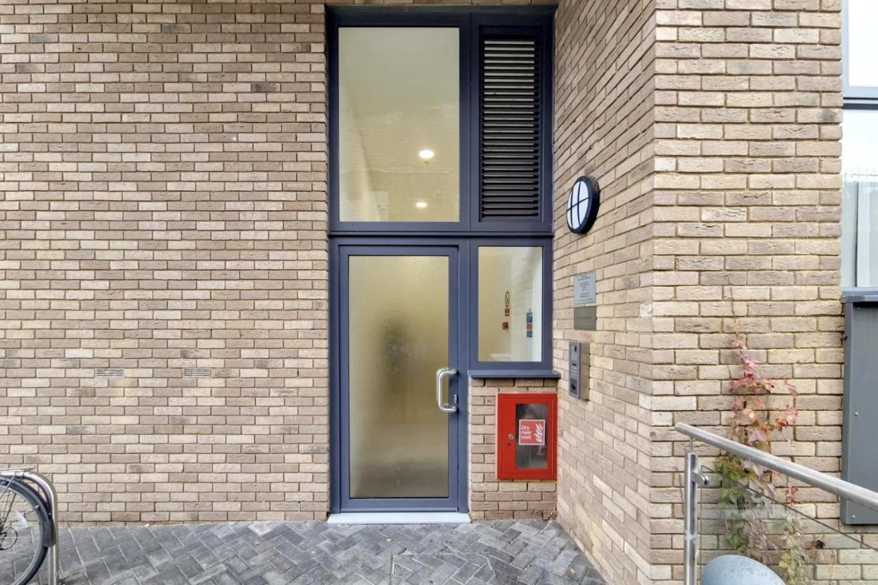 Luxury 2 Bed 2 Bath With Balcony New Build Apartment *South Central London* Bagian luar foto